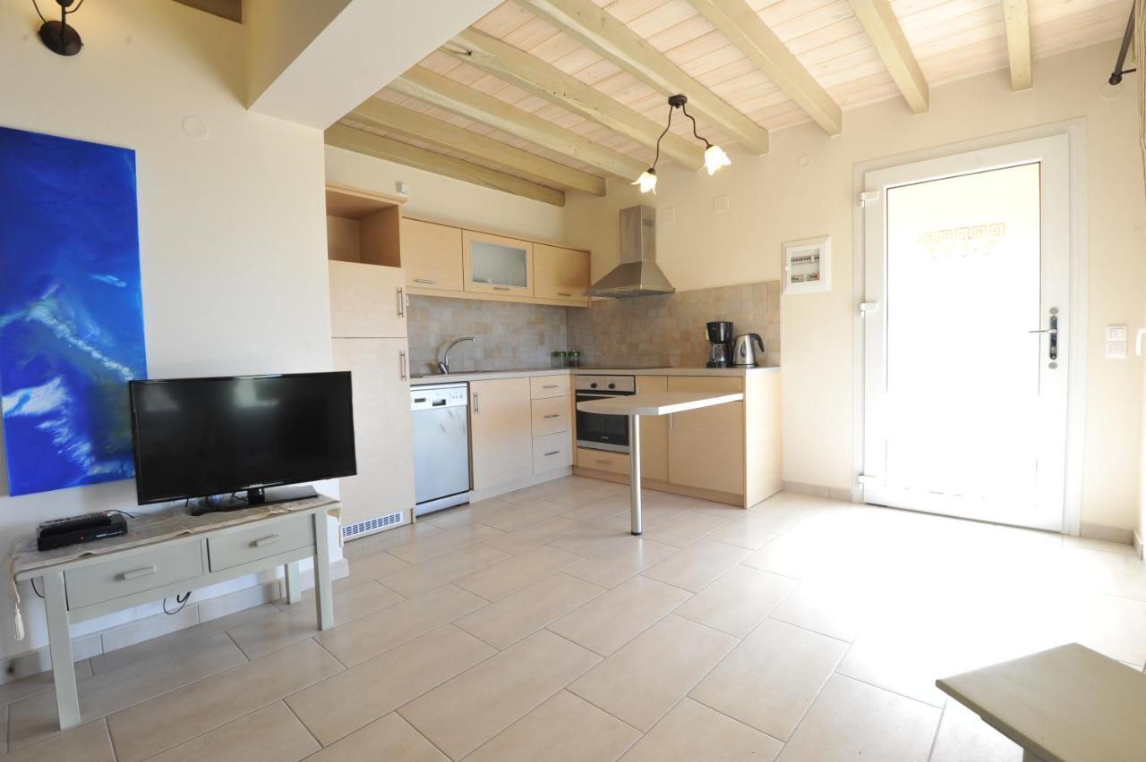 Villa Theodora View Apartments Zeys Agios Georgios Pagon Exteriör bild